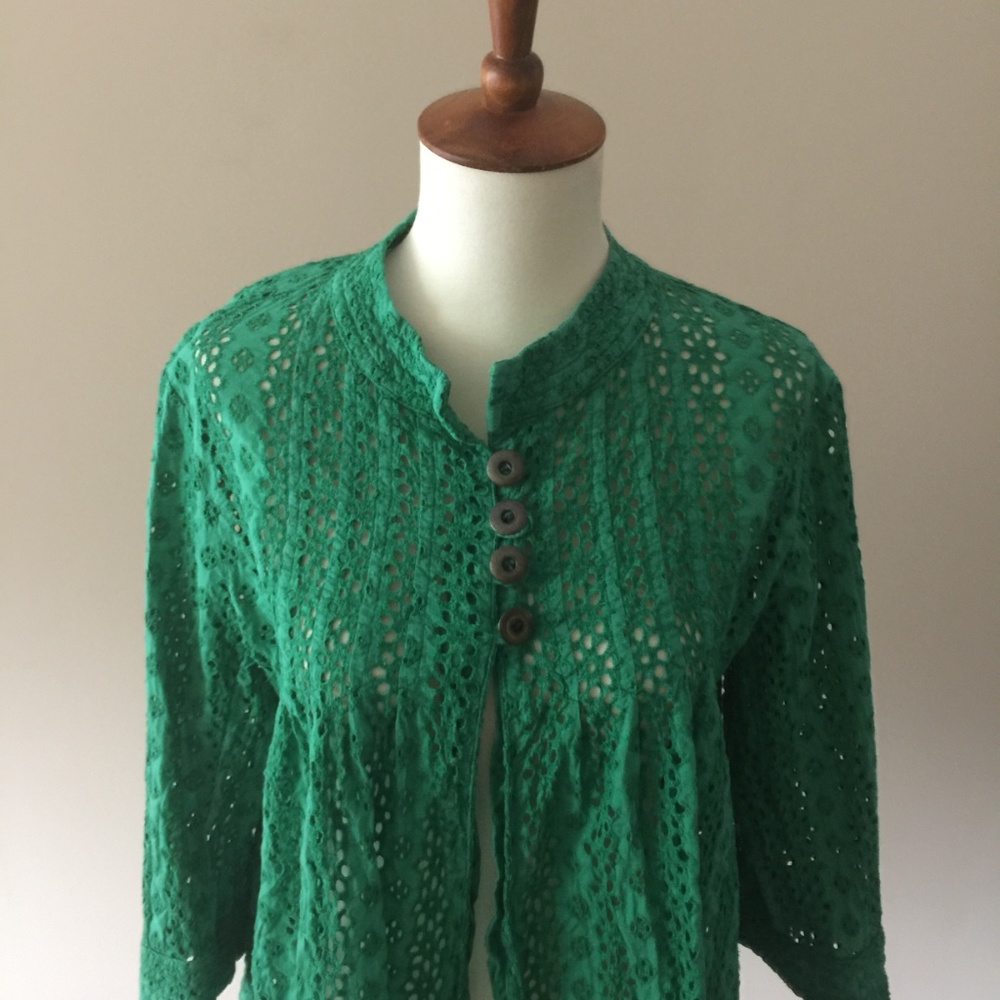 Womens-Green-Eyelet-Jacket-w-metal-buttons